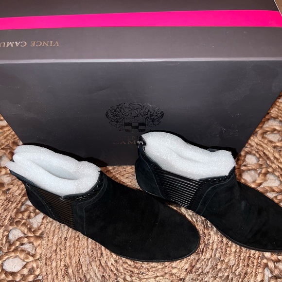 Vince Camuto ankle booties - Picture 3 of 3